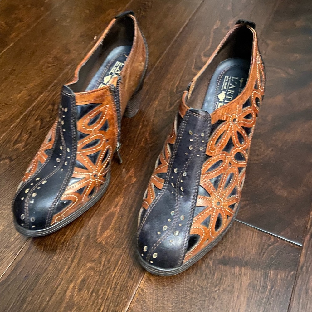 L’Artiste by Spring Step booties